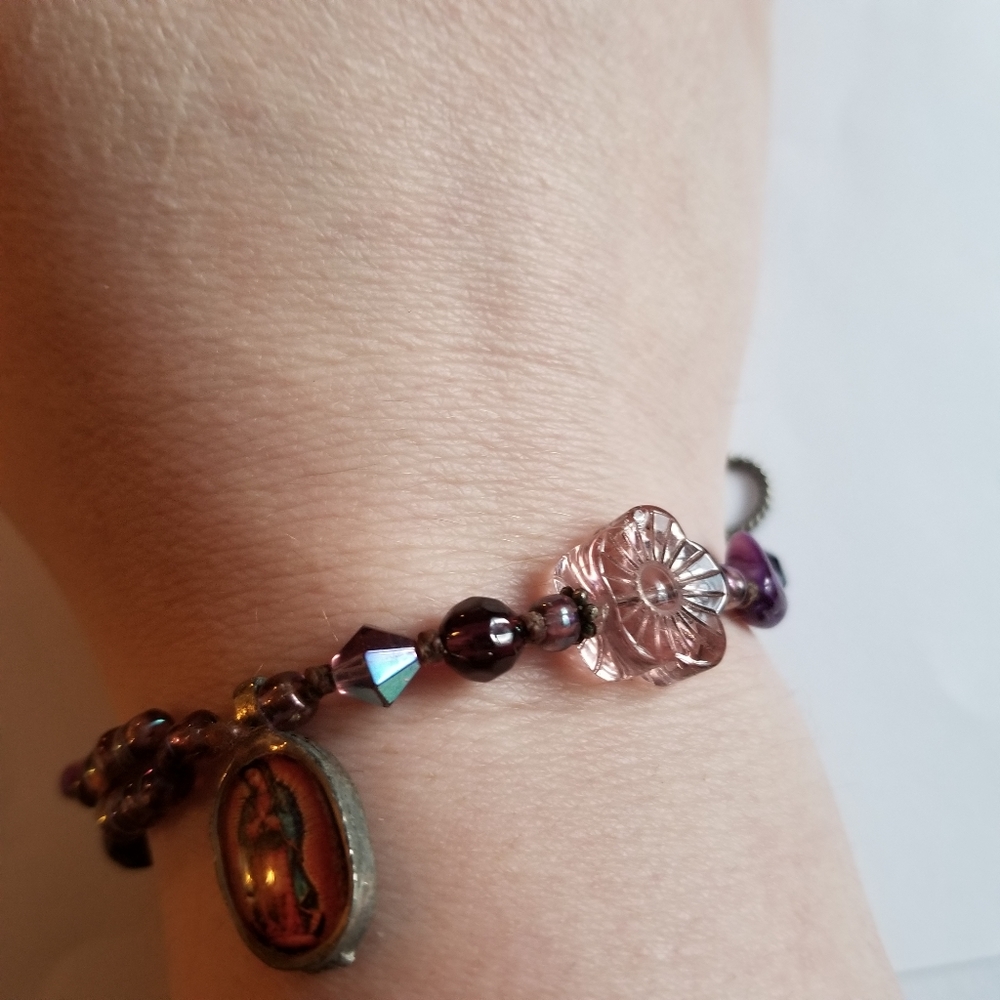 Relisted -Handmade beaded bracelet Virgin Mary religious purple flower - Picture 4 of 12